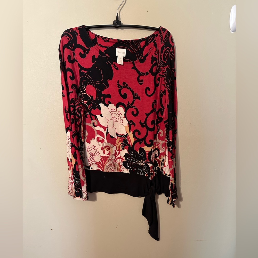 Chico's Black and Red Patterned Top, size 1, very nice like new. Bell sleeves